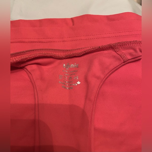 Tonic Active Yoga Top with Built in Shelf Bra Size Medium in EUC - Picture 12 of 12